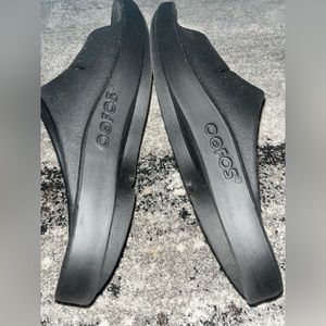 WOMEN'S OOMEGA OOAHH SANDAL - BLACK